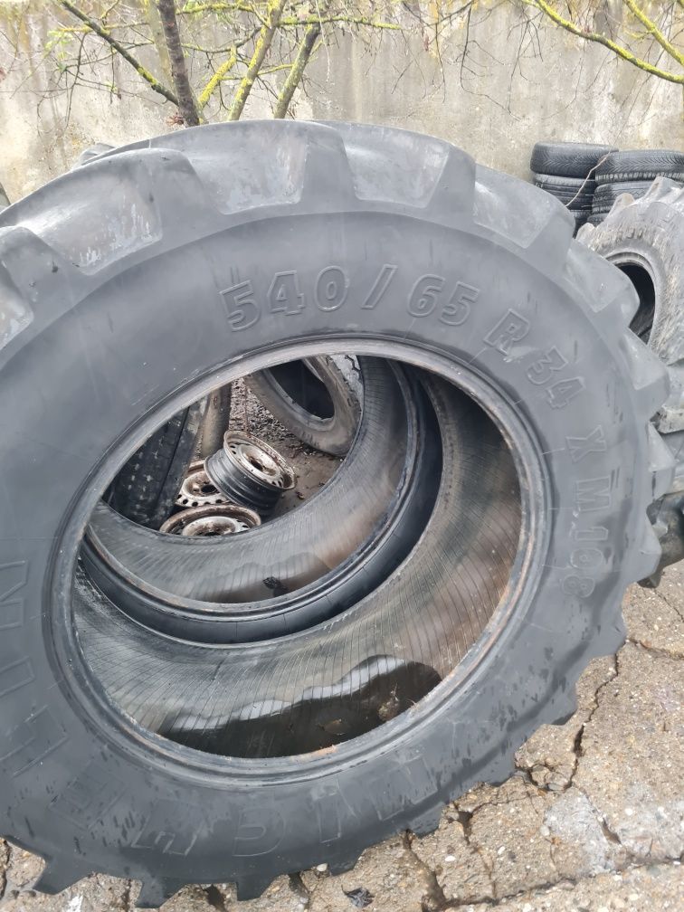 Anvelope 540 65 R 34 Michelin.