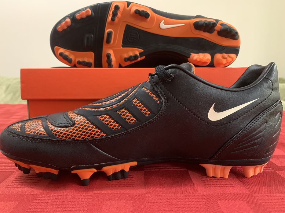 Чисто нови футболни обувки Nike