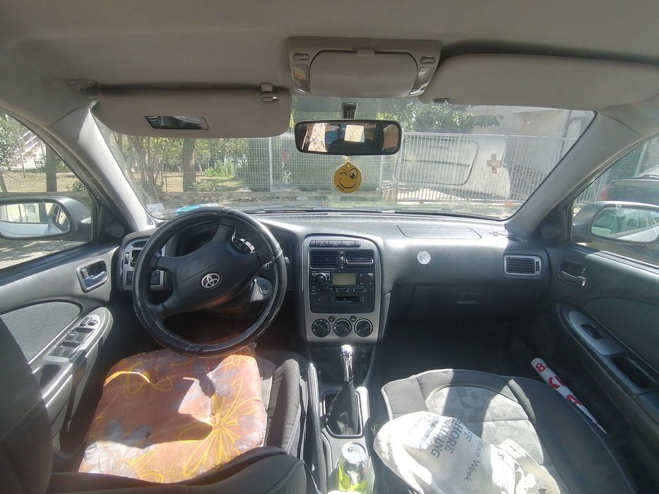 Продавам Тойота Авенсис