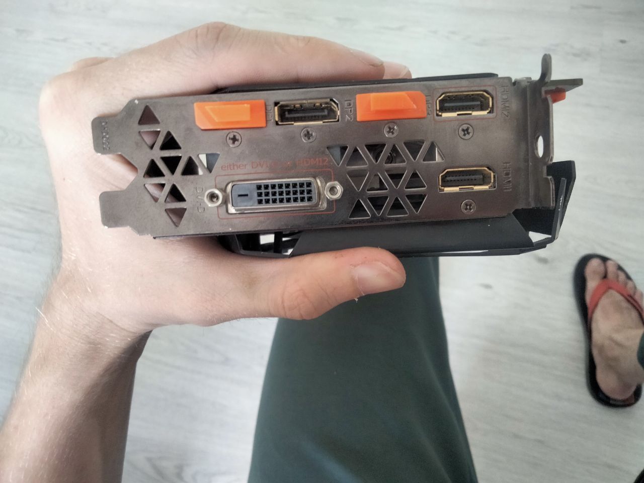 gtx 1080ti 11 Gb srochna sotiladi