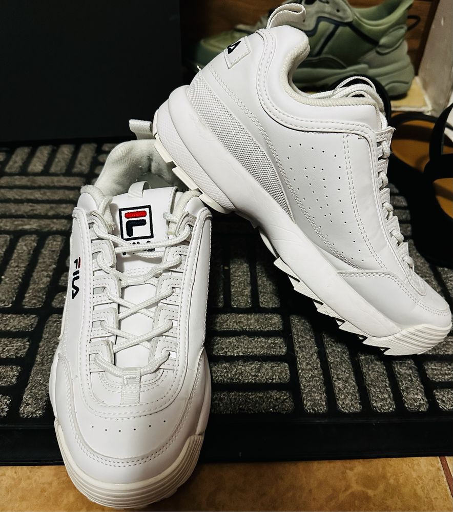 Дамски маратонки FILA Disruptor Low!