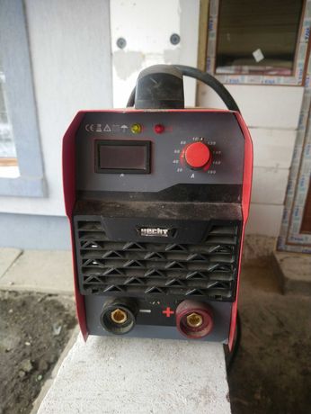 Инвенторен електрожен Hecht 180 реални ампера