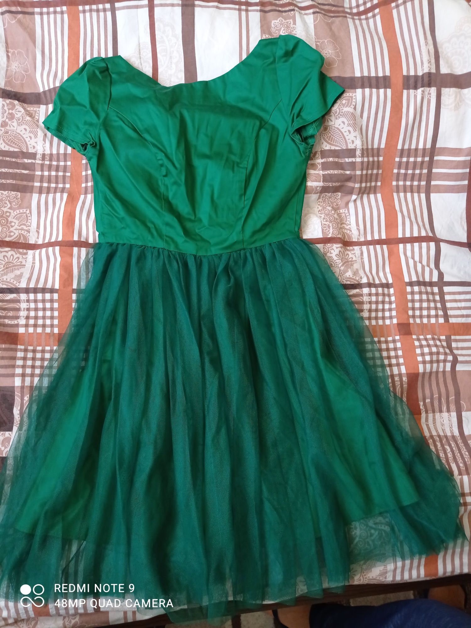 Зелена  рокля от тюл