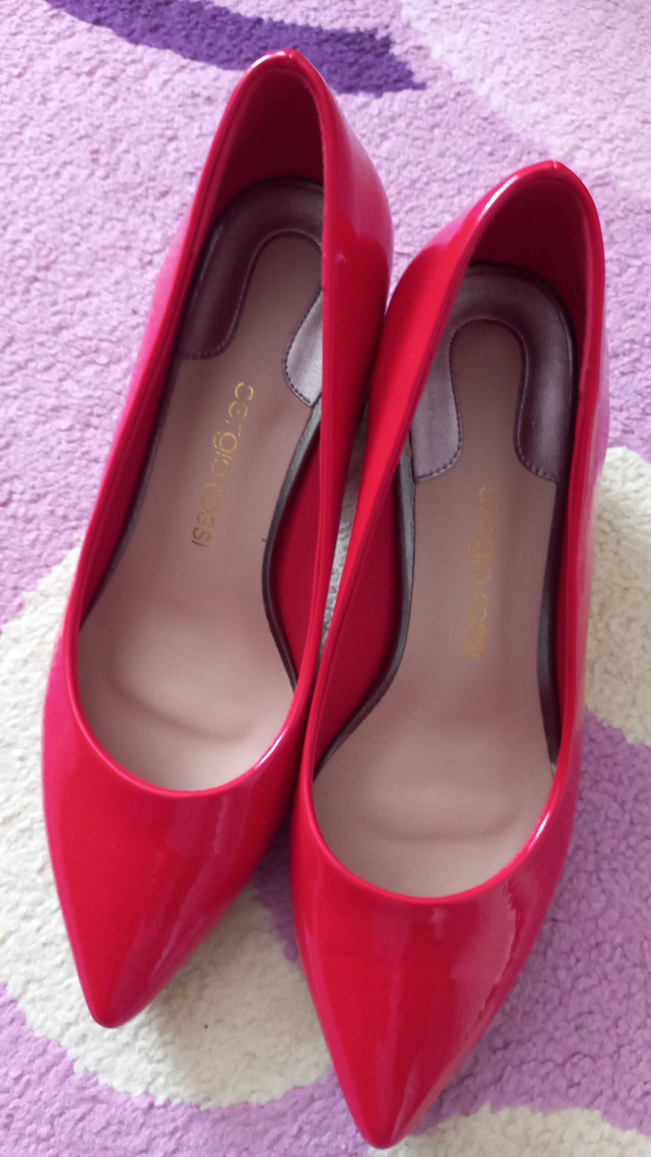 Продам женский туфли размер 37