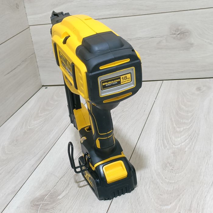 Pistol de cuie drepte pentru finisaj 15-54mm DeWalt DCN680