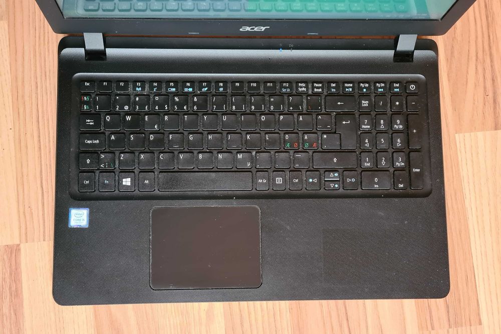 Latptop slim Acer 15", i5-7200u, 8 GB Ram, SSD 256 GB, baterie buna