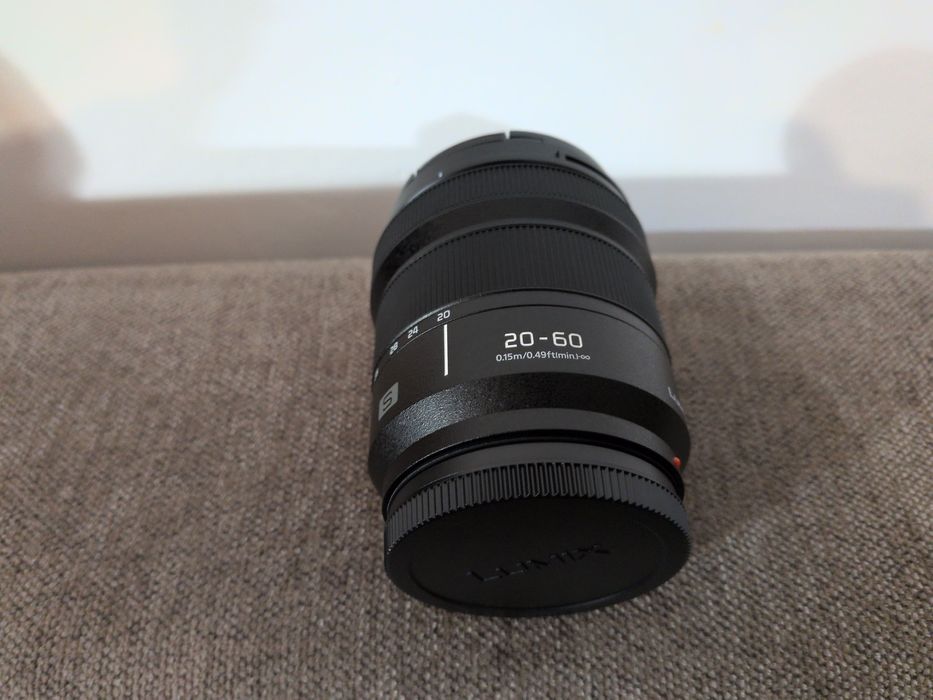 Obiectiv Panasonic 20-60mm f/3.5-5.6 | NOU