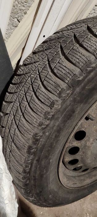 Продавам 4 БР ЗИМНИ ГУМИ Bridgestone
