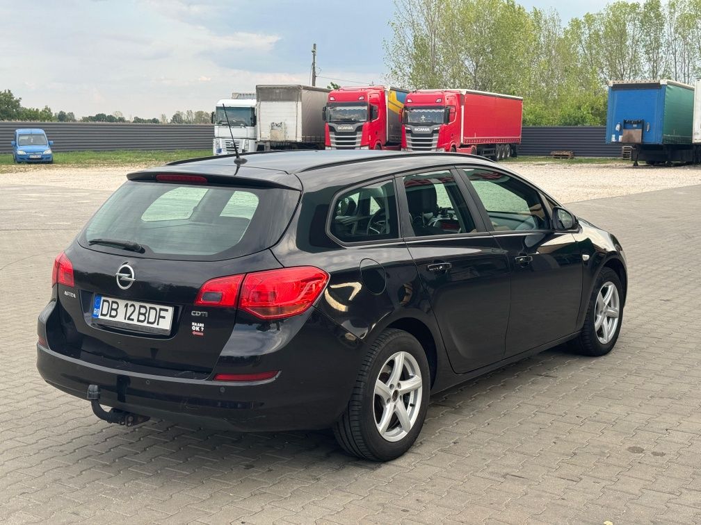 Opel Astra J / 2011 / Euro 5 / Proprietar / Istoric Real
