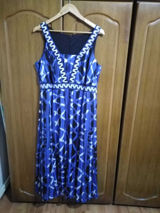 Rochie ocazie, culoare albastru cu model alb si negru