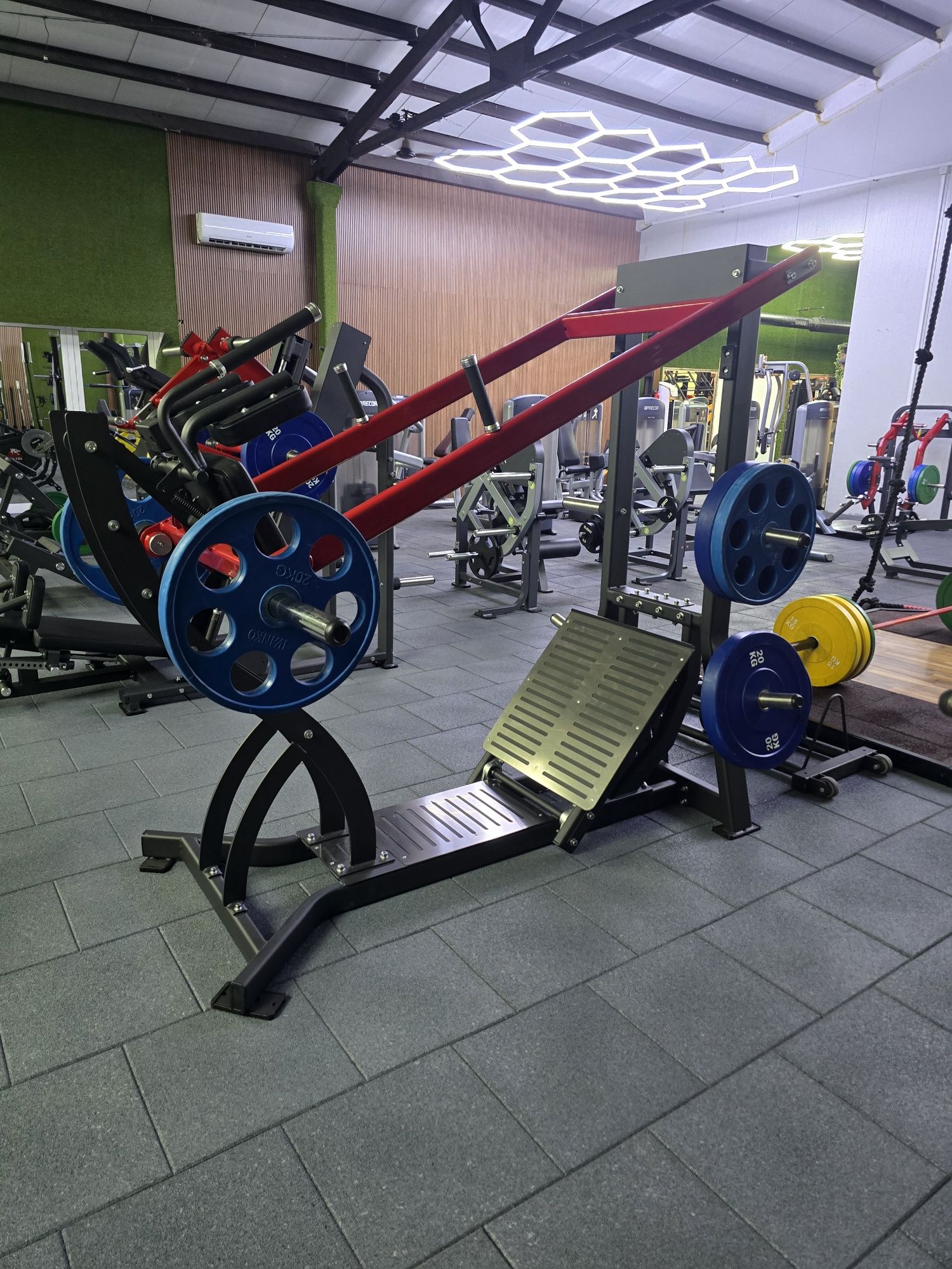 Pendulum Squat  пендиум клек със свободни тежести