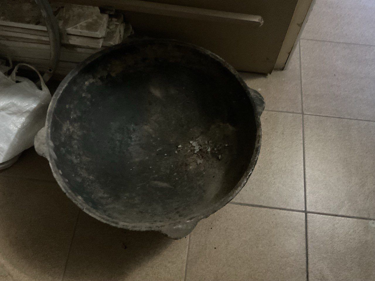 Продается чугунный казан. В наличии 1 штука