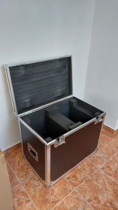 Set NOI Moving head-uri 7R 230W + flight case