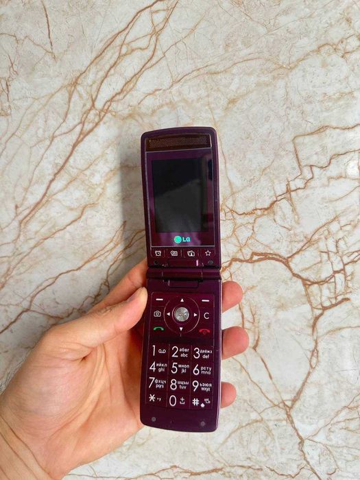 Сотовый телефон LG KF300