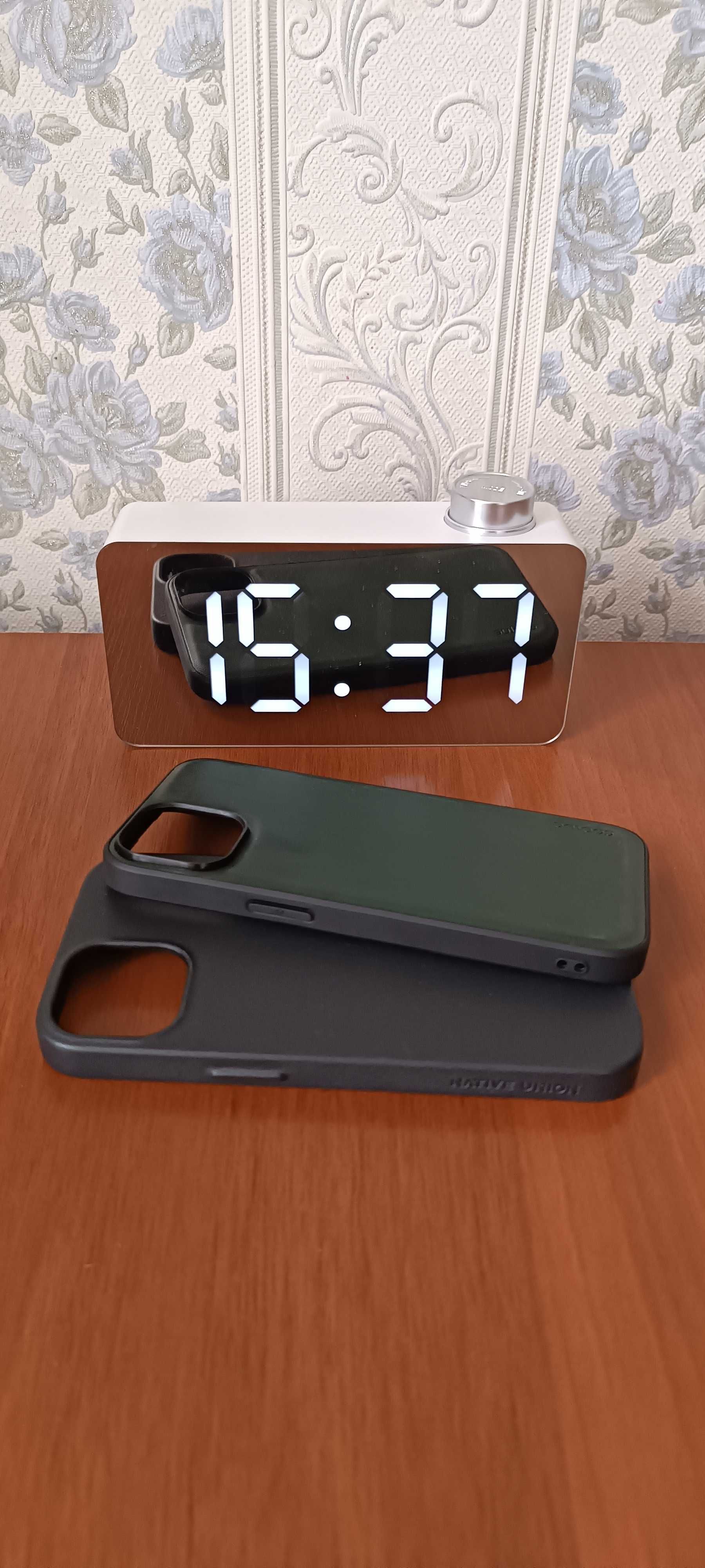 2 Чехла на iPhone 13