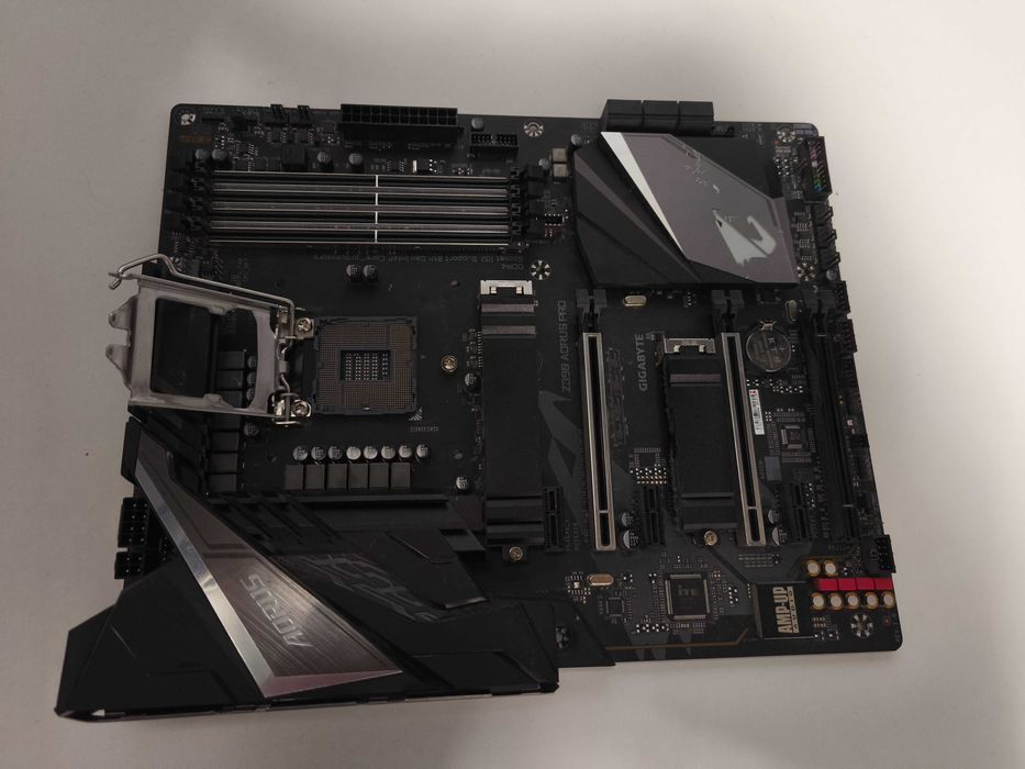 placa de baza gigabyte aorus z390 pro soket 1151