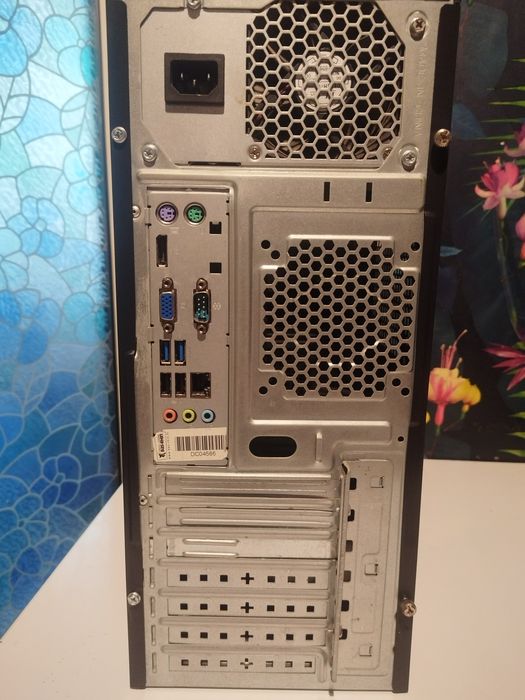 Vand un pc ddr4 cu 8 gb de ramii hard 1 tb