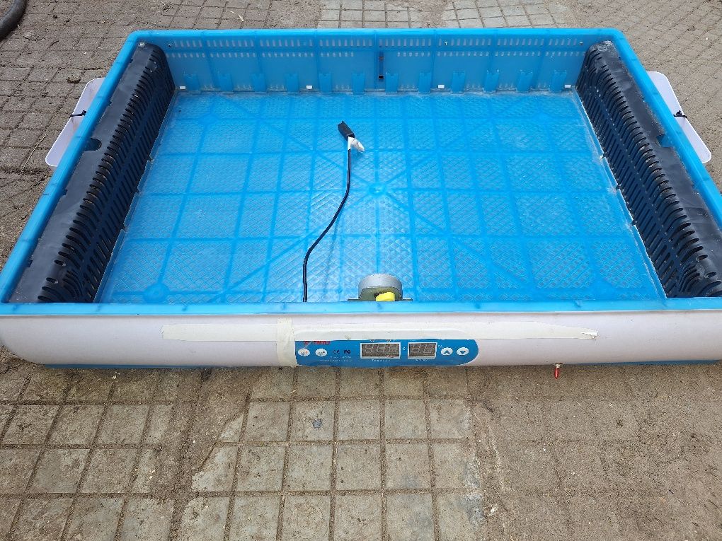 Инкубатор за 120 яйца  H-120