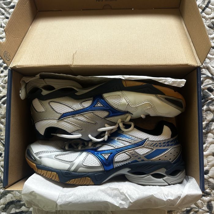 Mizuno Wave Bolt 4