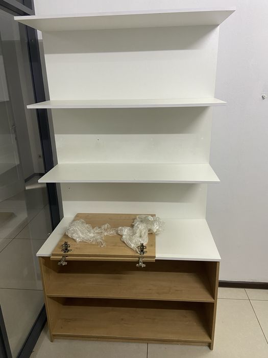 Стеллаж, мейк ап стол и стулья, кресло