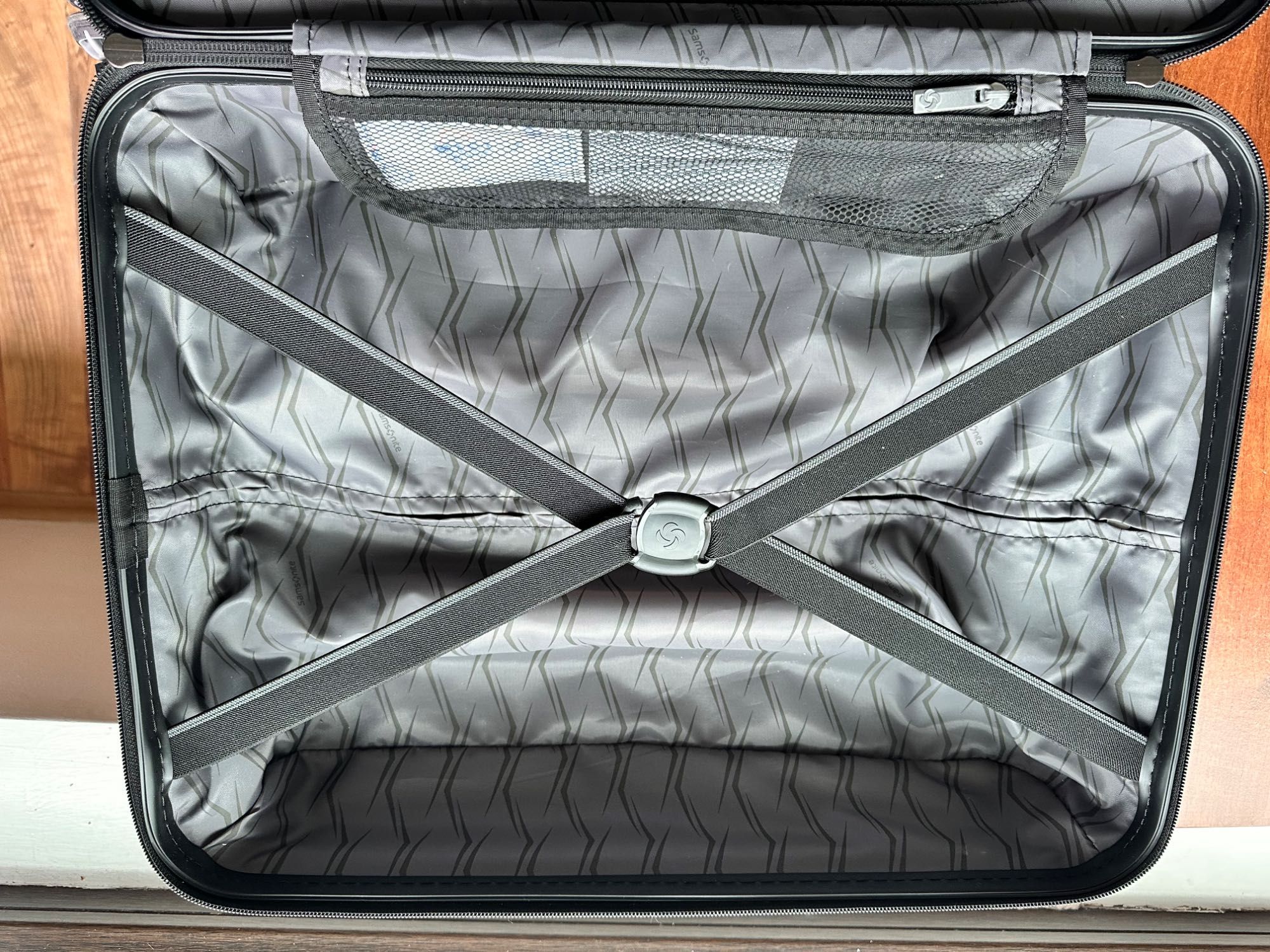 Луксозен кабинен куфар Samsonite
