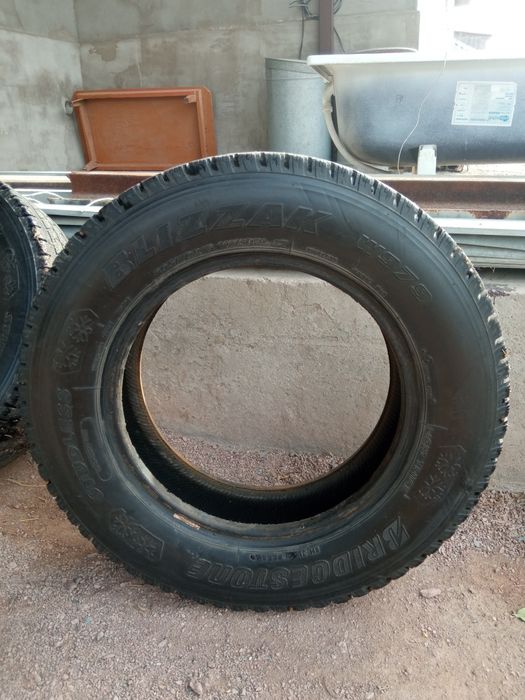 зимняя шина с хорошим протектором, использовалась 1 зиму 205/70/16