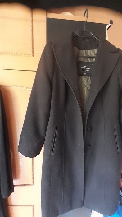 Vînd,haina CAȘMIR negru mas.42-44.