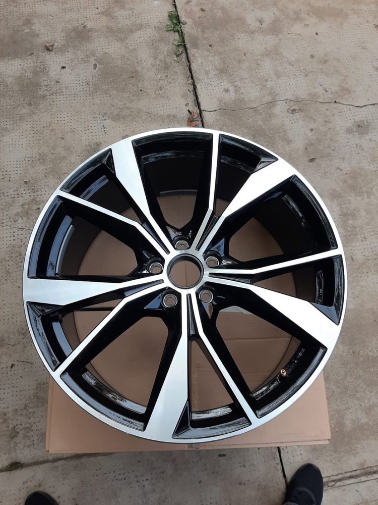 vand o bucata janta Vw Tiguan sau alte modele 20”