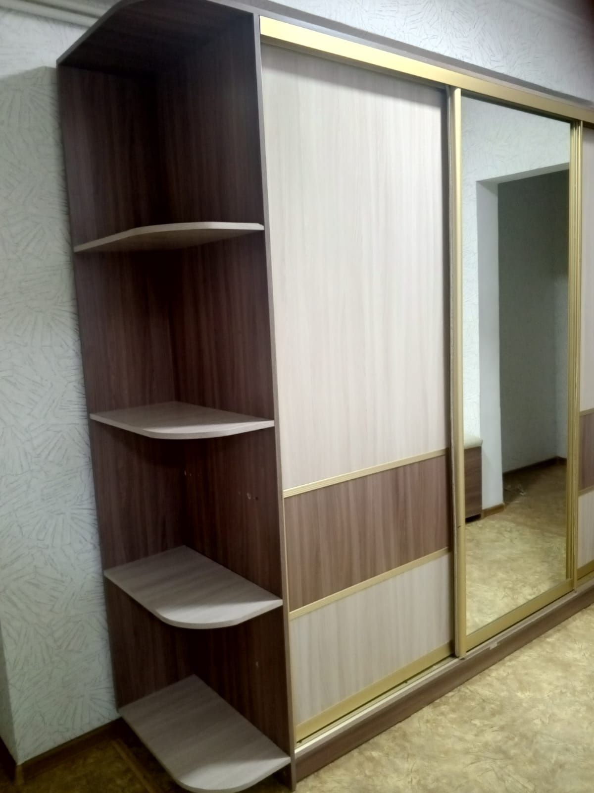 Продается шкаф в хорошем состоянии