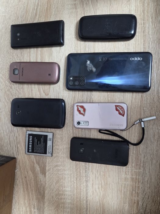 Б/у телефоны старые