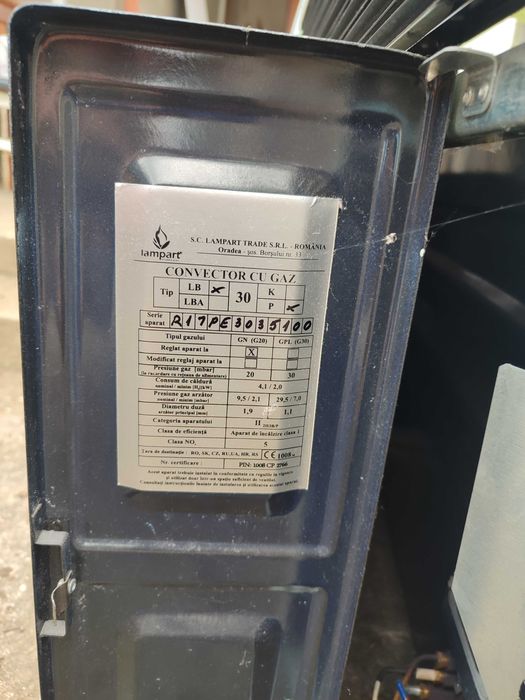 Vând 2 sobe convector pe gaz pret 1600 amân două