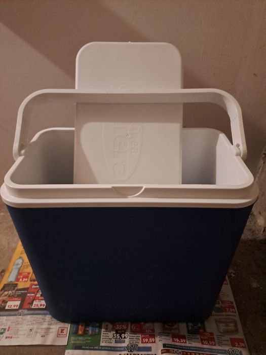 Mini lada frigorifica cu baterii de gheață