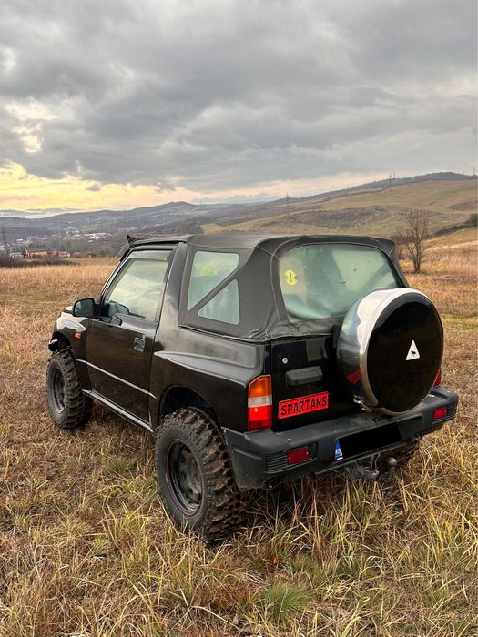 Vând Suzuki Vitara.