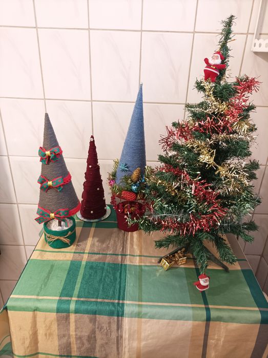 Ёлки новогодние разные