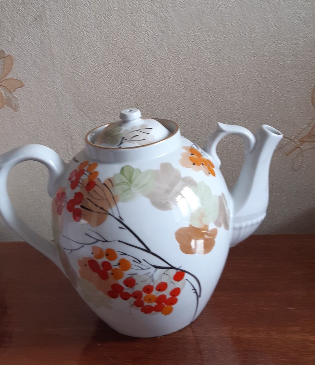 Чайник  фарфоровый