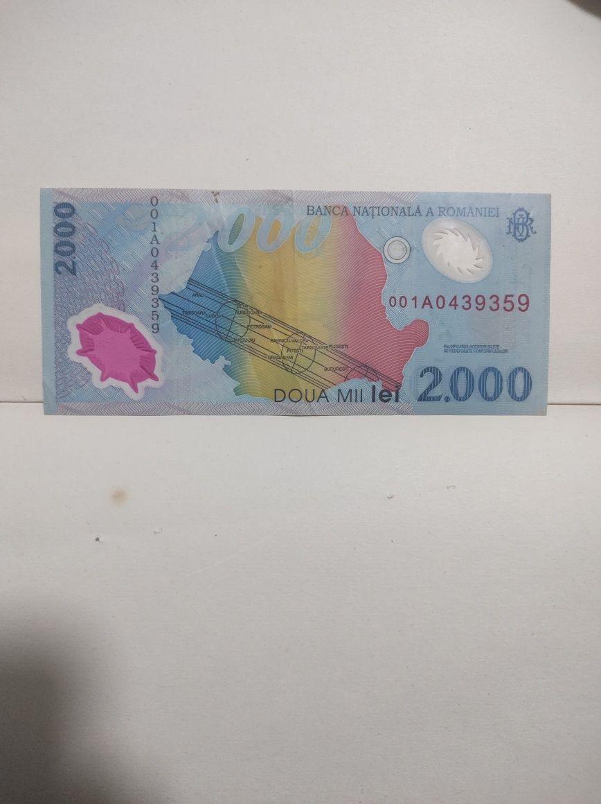 Bancnota de 2000 de lei cu eclipsa cu prima serie