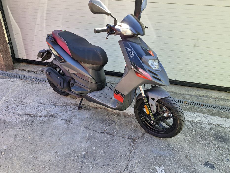 Scuter Aprilia SR Motard 49 cmc