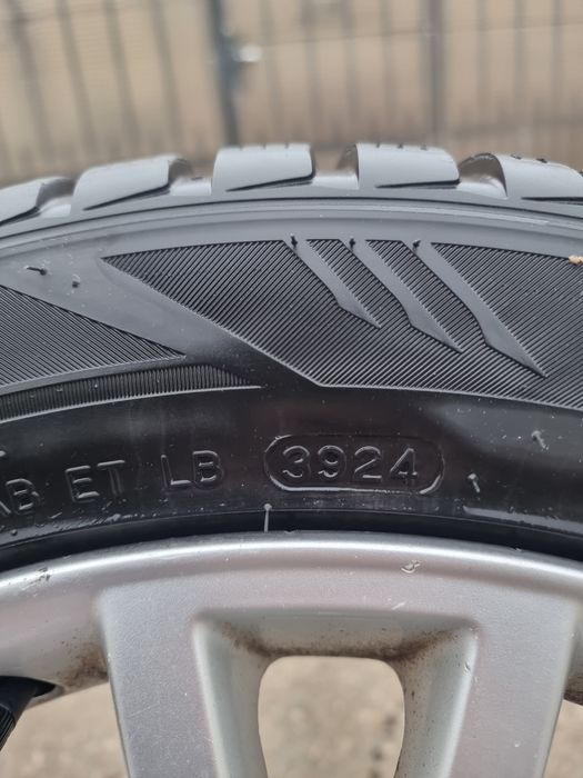 Vând set anvelope cu jante aliaj