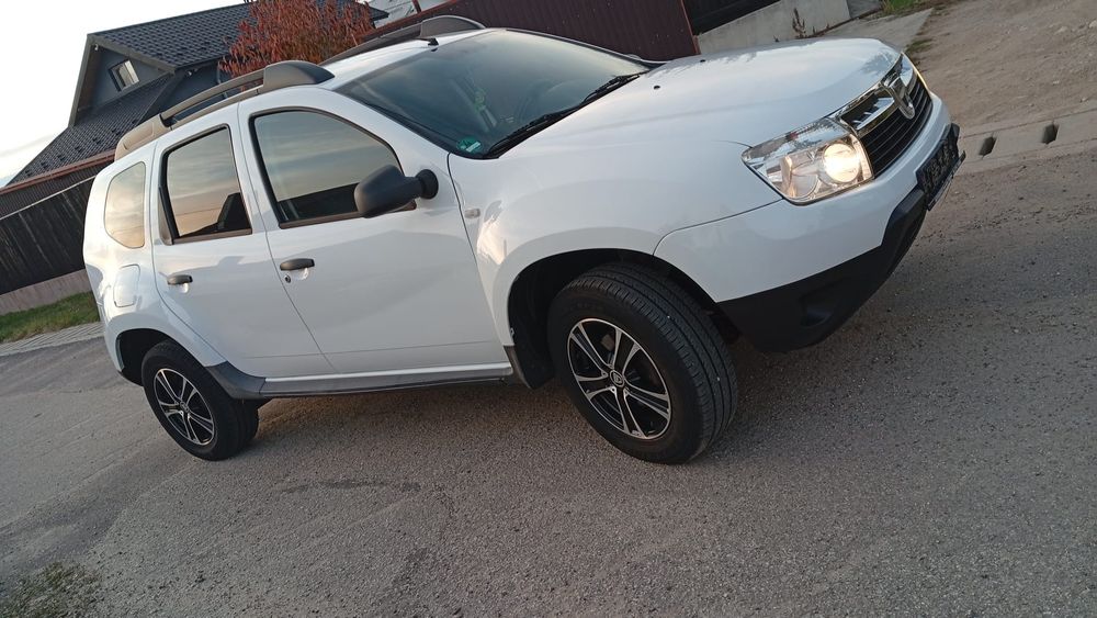 Vând Dacia Duster