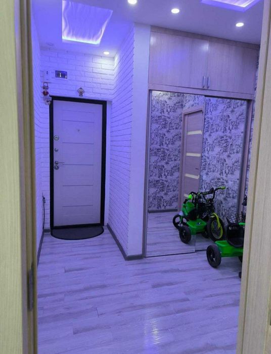 Квартира продаётся Чиланзар 14 квартал 2в3/3/4 улучшенная 60м2 школа