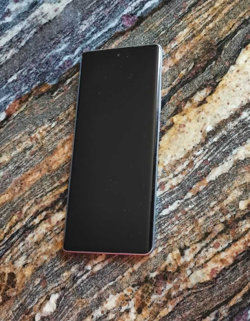 Huawei Nova 10 като нов, в комлект със слушалки Huawei FreeBuds 4i