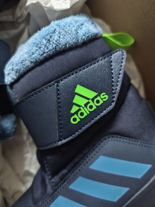 Апрески Adidas. Детски зимни обувки