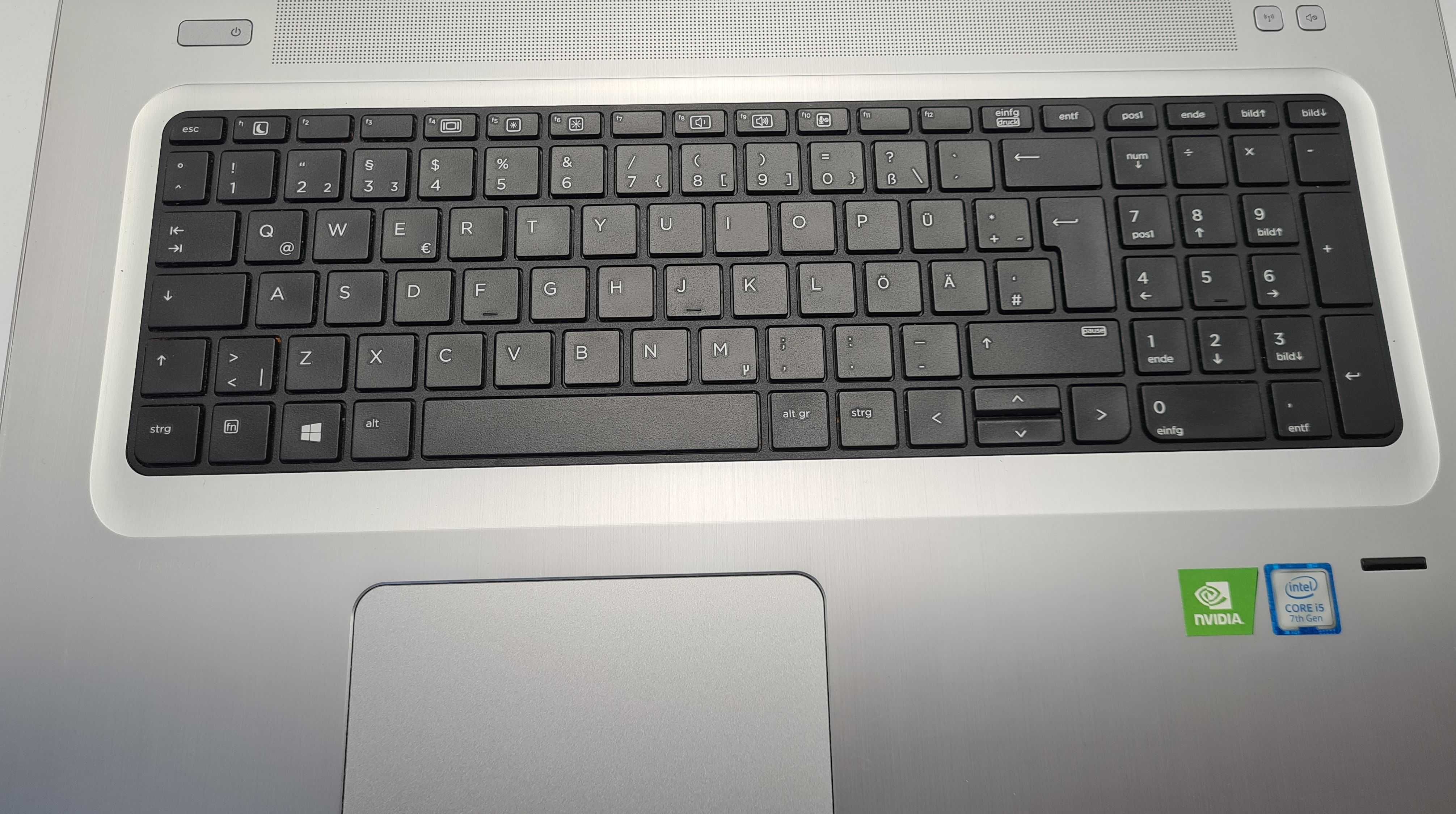 HP ProBook 470 G4  i5 7200U/8GB/256SSD/1TB HDD/Nvidia MX930 -2GB