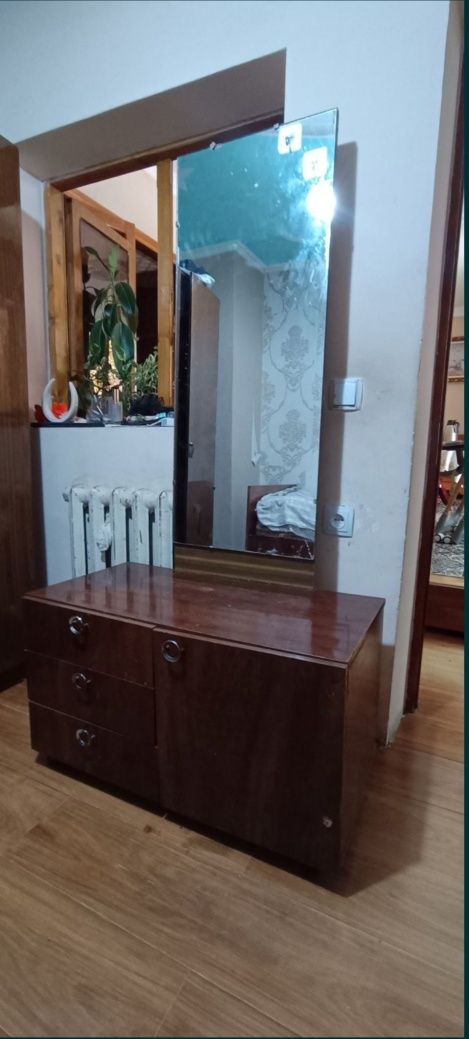 Мебел шкаф трюмо кроват  тумбочка продаётся