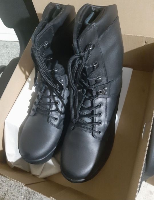 Полицейски кубинки 42 номер.