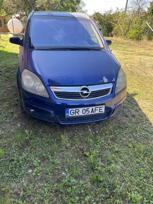 Vând  opel zafira