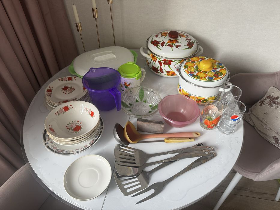 Кастрюли, тарелки, бокалы