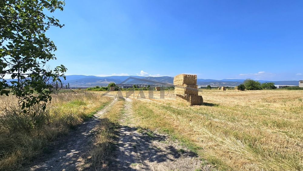 Атрактивен парцел с площ от 7902 кв.м. в кв. Беломорски