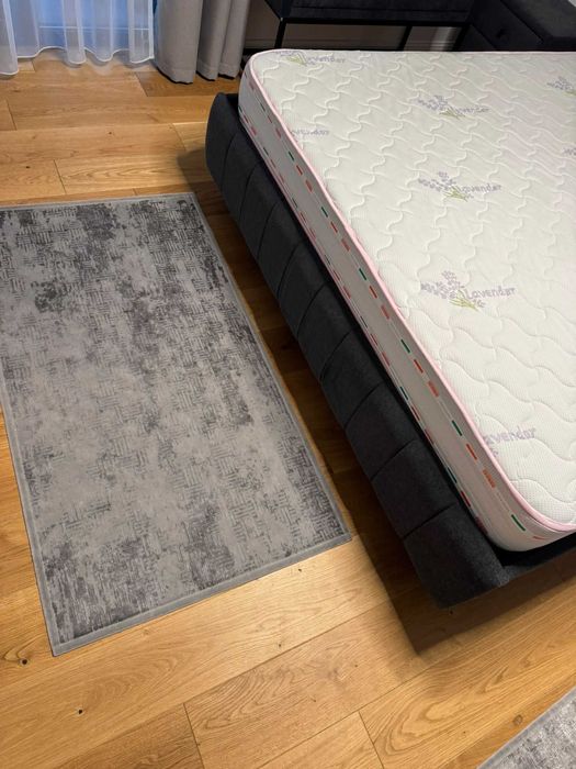 Dormitor complet + 2 carpete – stare excelentă