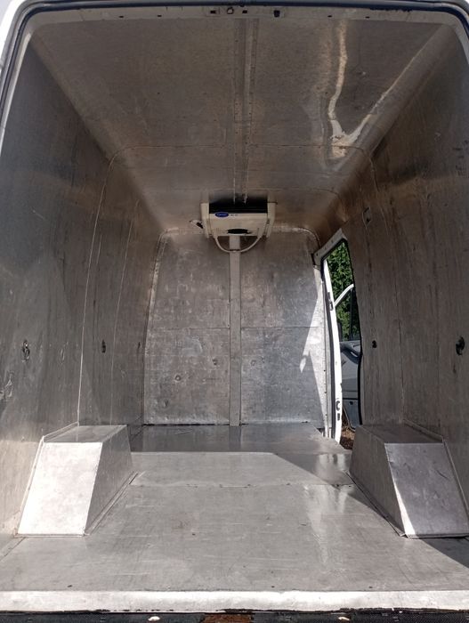 Vând Mercedes sprinter frigorific și la priză 220